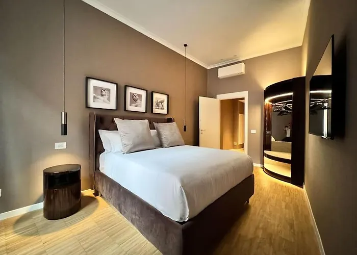 The Condotti - Luxury Serviced * Roma