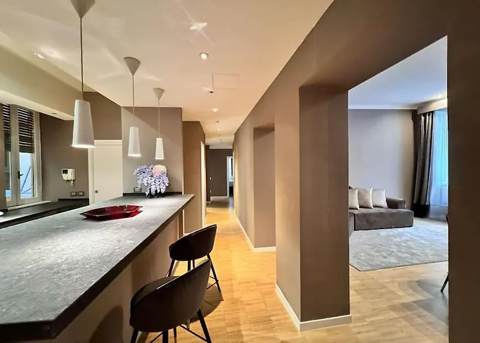 The Condotti - Luxury Serviced * Roma