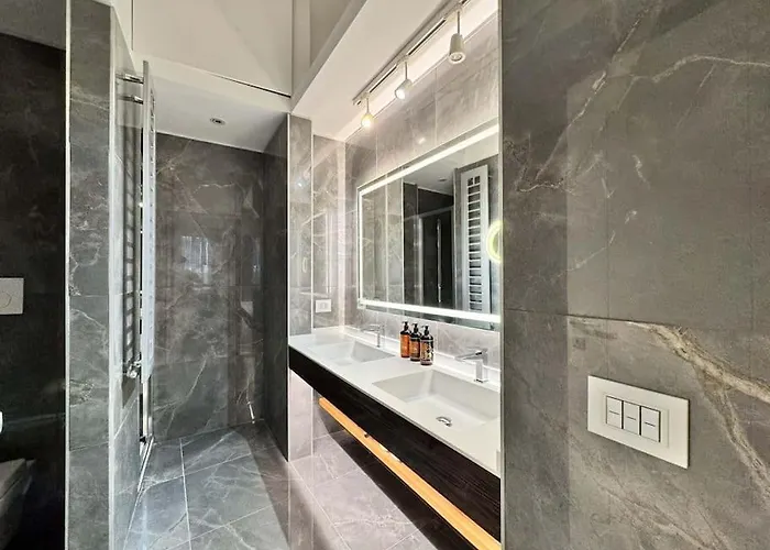 The Condotti - Luxury Serviced * Roma