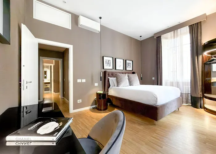 The Condotti - Luxury Serviced * Roma